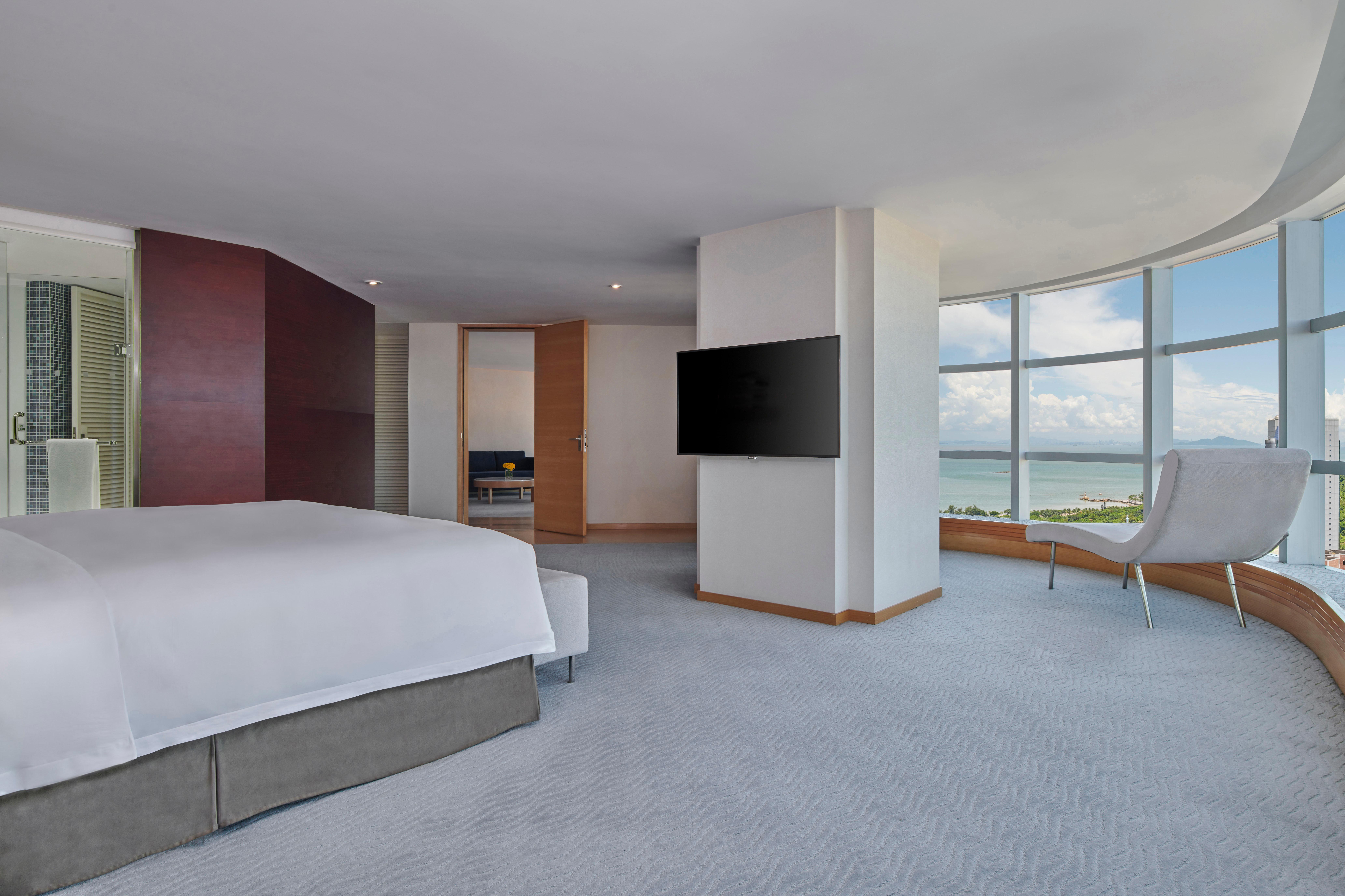 Crowne Plaza Center By Ihg - Offers Free One-way Shuttle To Chimelong Ocean Kingdom 5* Zhuhai