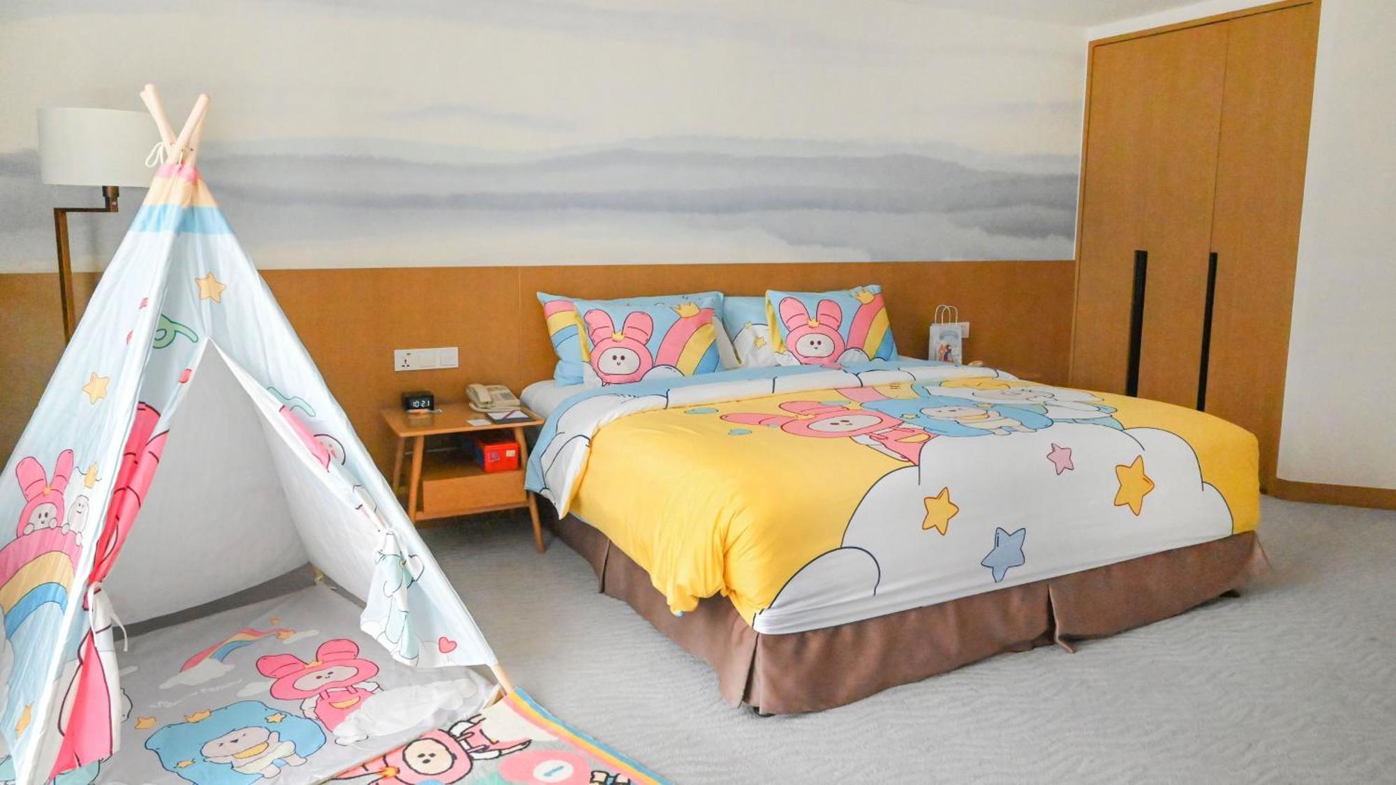 Crowne Plaza Center By Ihg - Offers Free One-way Shuttle To Chimelong Ocean Kingdom Zhuhai