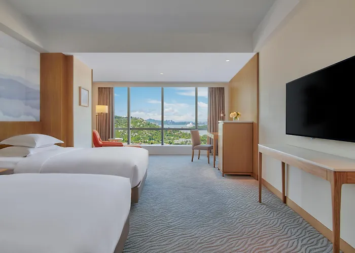 Crowne Plaza Zhuhai City Center By Ihg - Offers Free One-Way Shuttle To Chimelong Ocean Kingdom
