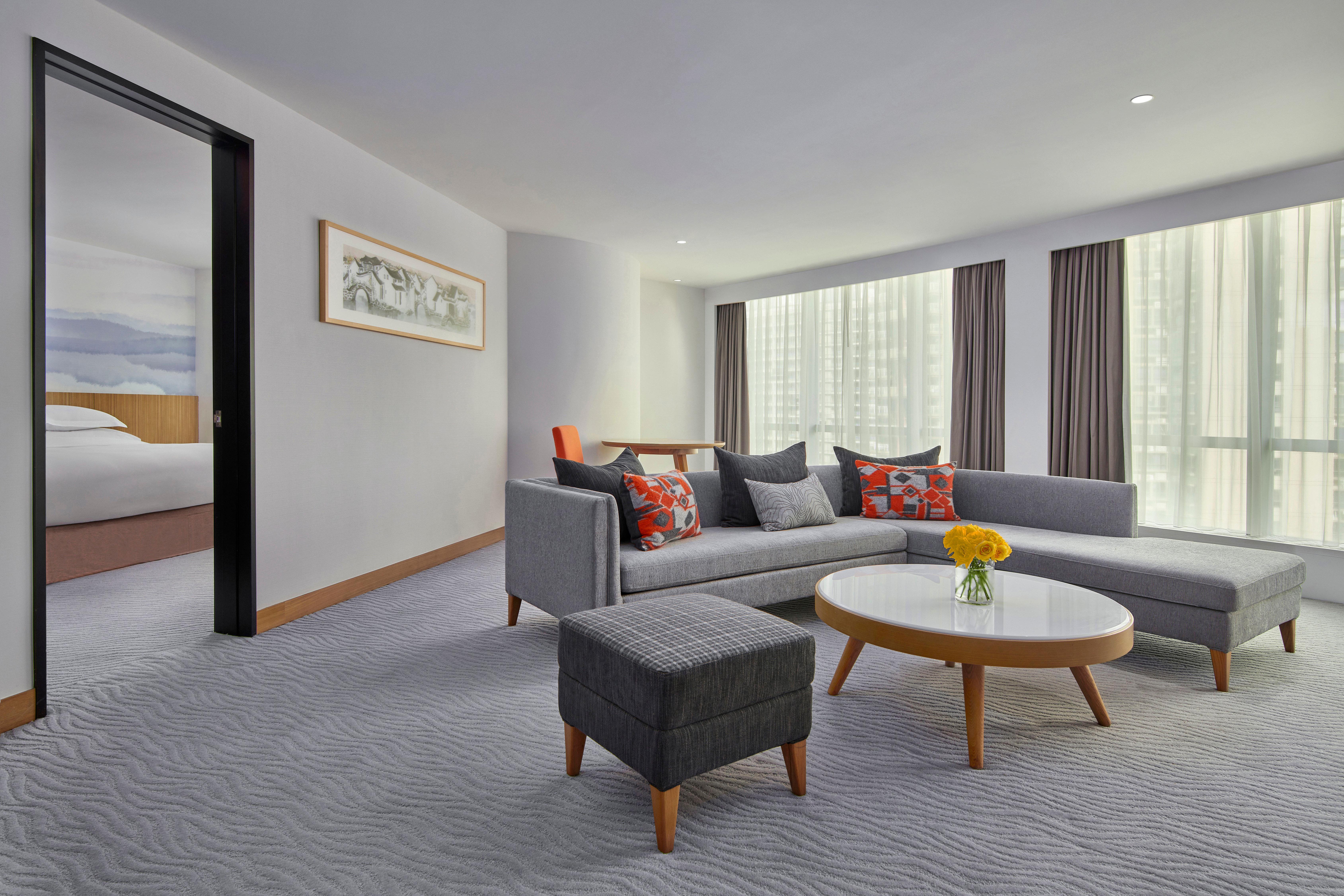 Crowne Plaza Center By Ihg - Offers Free One-way Shuttle To Chimelong Ocean Kingdom Hotel