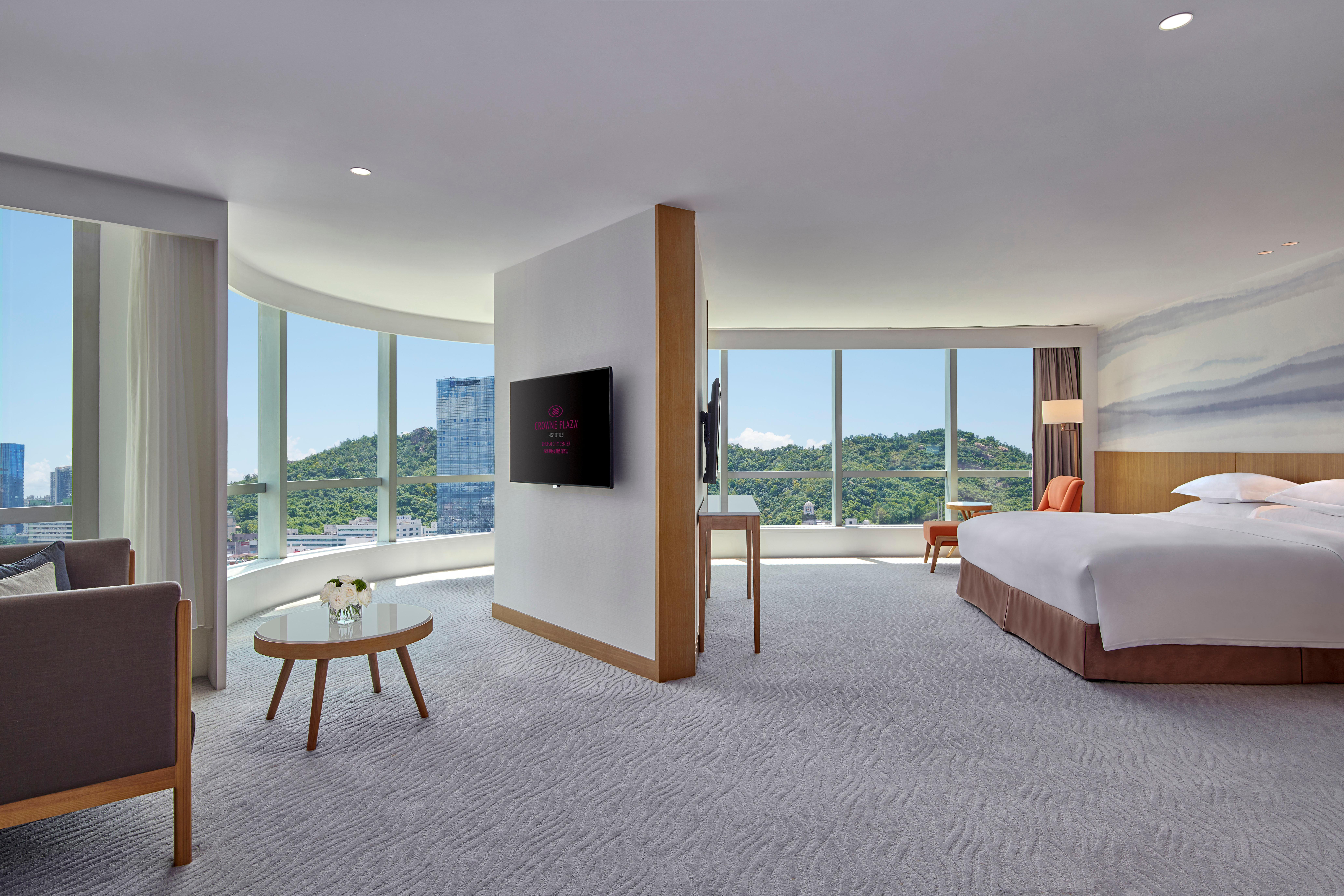 Crowne Plaza Center By Ihg - Offers Free One-way Shuttle To Chimelong Ocean Kingdom Hotel