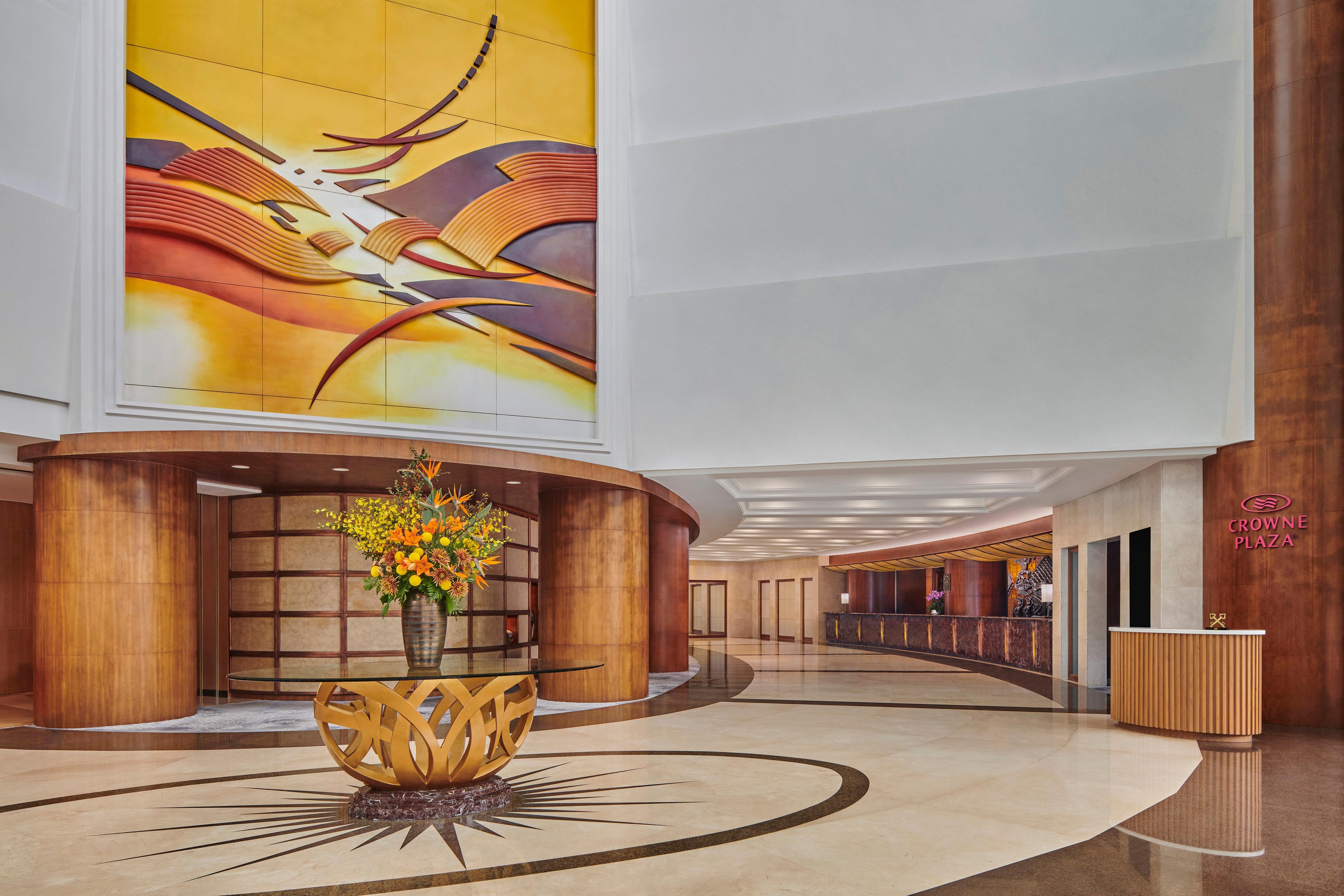 Crowne Plaza Center By Ihg - Offers Free One-way Shuttle To Chimelong Ocean Kingdom 5*