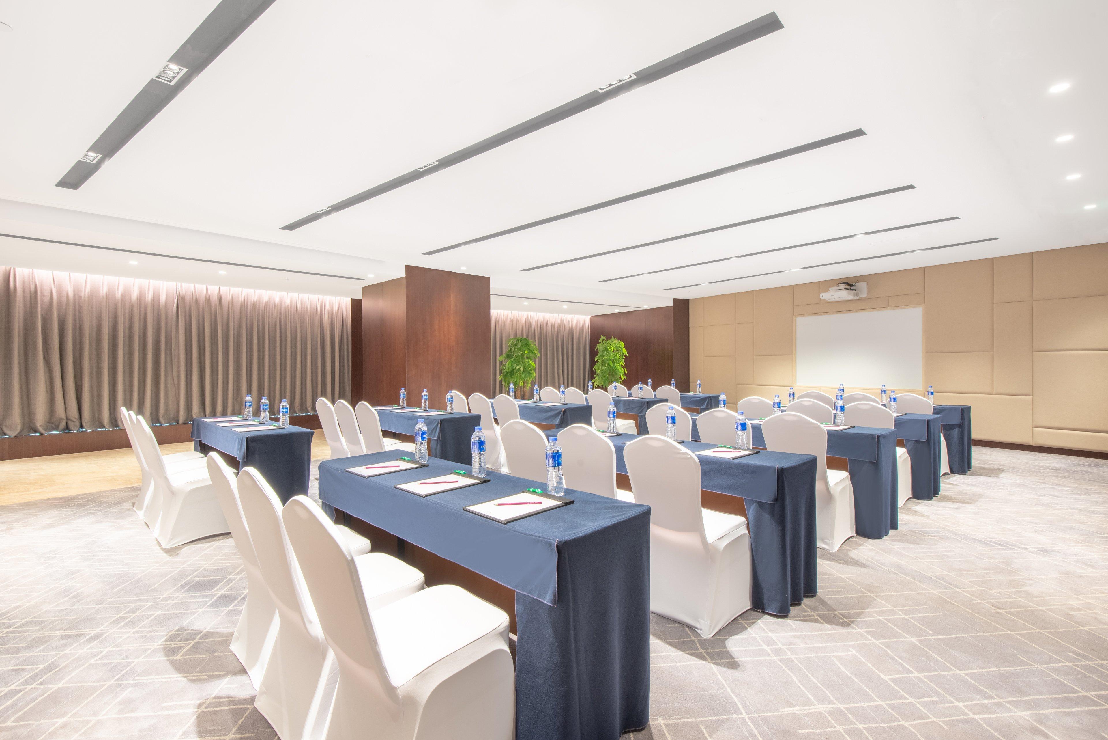 Crowne Plaza Center By Ihg - Offers Free One-way Shuttle To Chimelong Ocean Kingdom Hotel Zhuhai