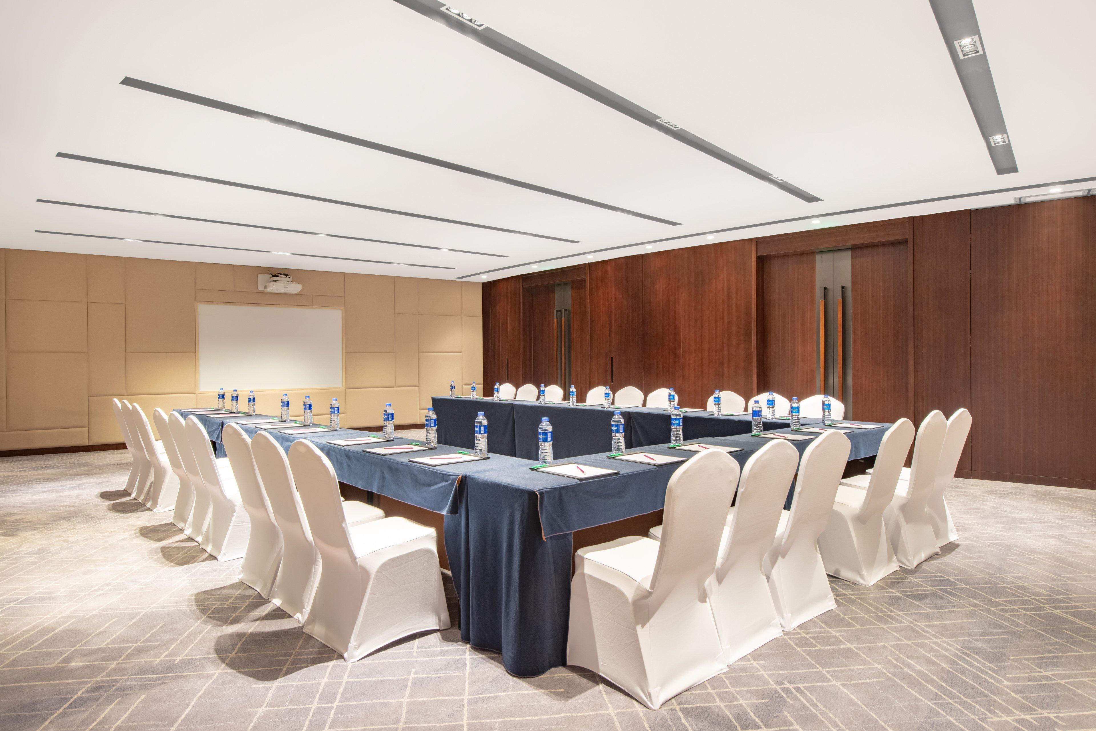 Crowne Plaza Center By Ihg - Offers Free One-way Shuttle To Chimelong Ocean Kingdom