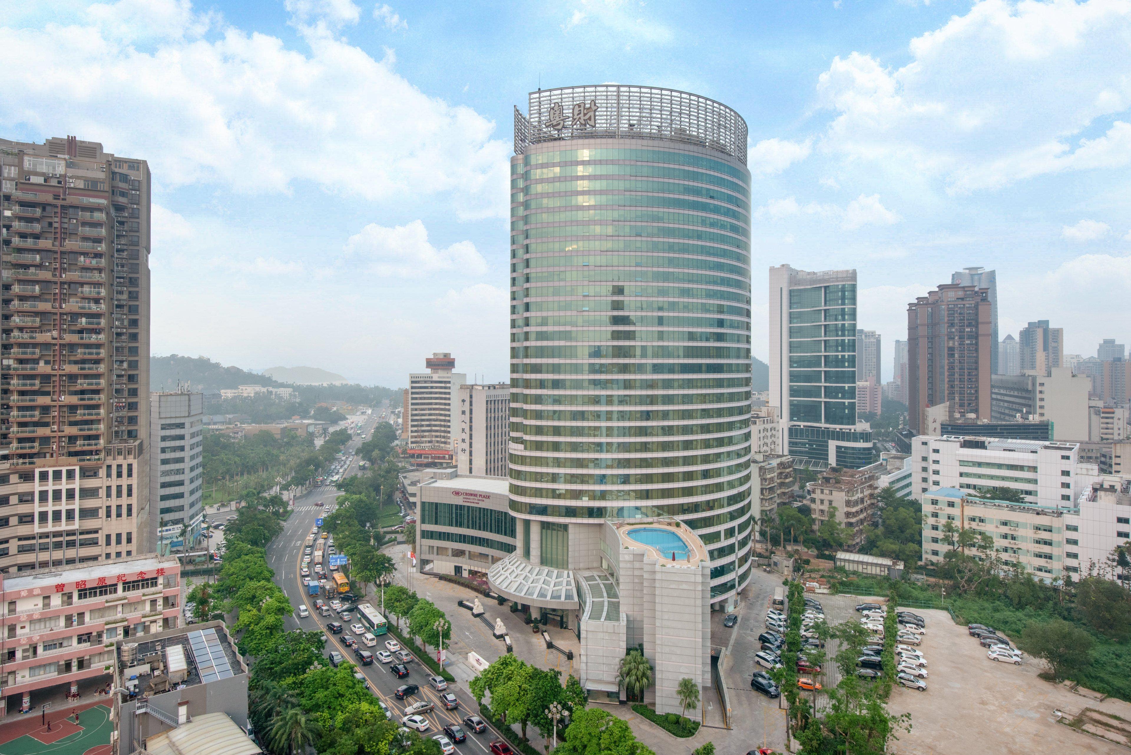Hotel Crowne Plaza Center By Ihg - Offers Free One-way Shuttle To Chimelong Ocean Kingdom 5*