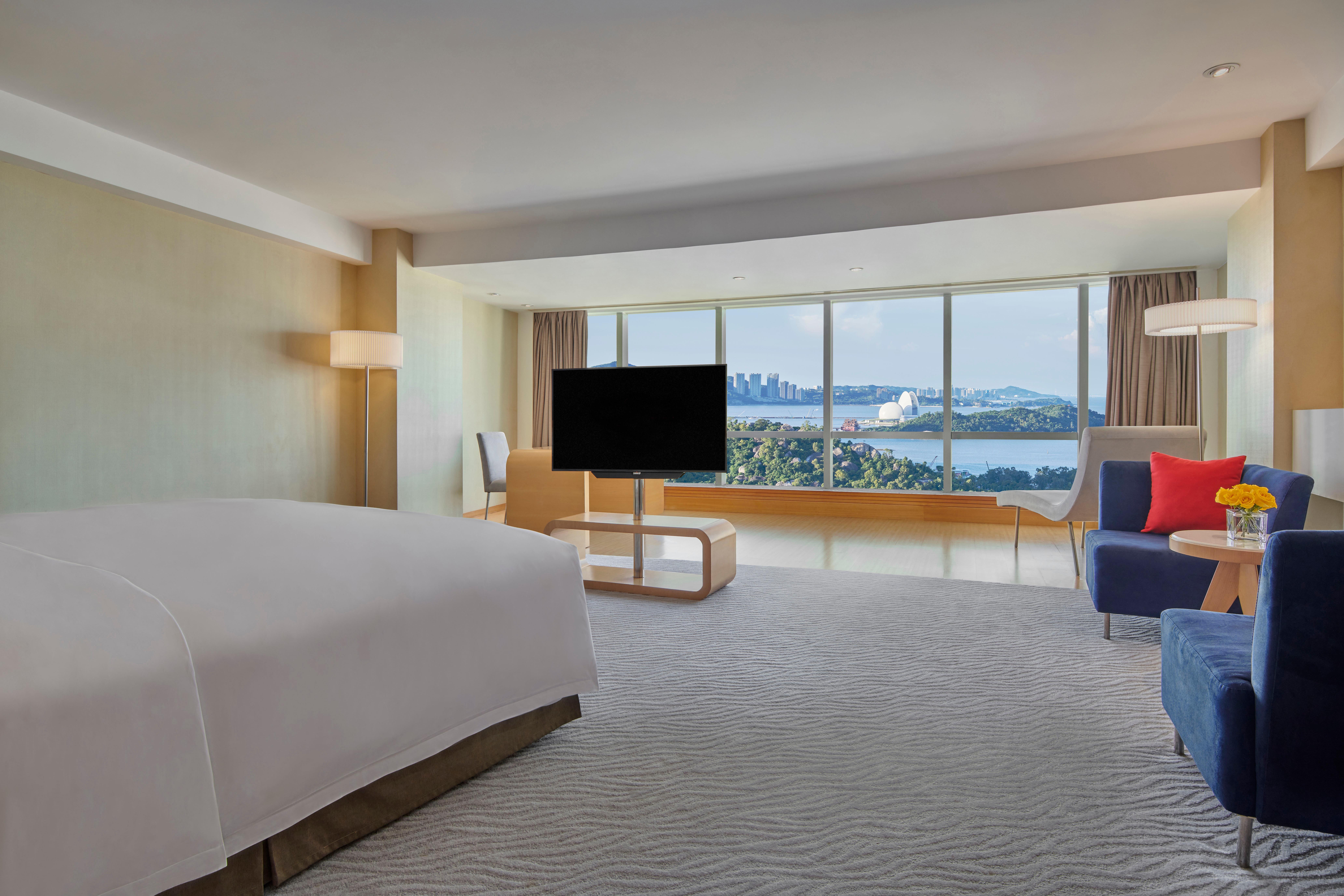 Crowne Plaza Center By Ihg - Offers Free One-way Shuttle To Chimelong Ocean Kingdom 5* Zhuhai
