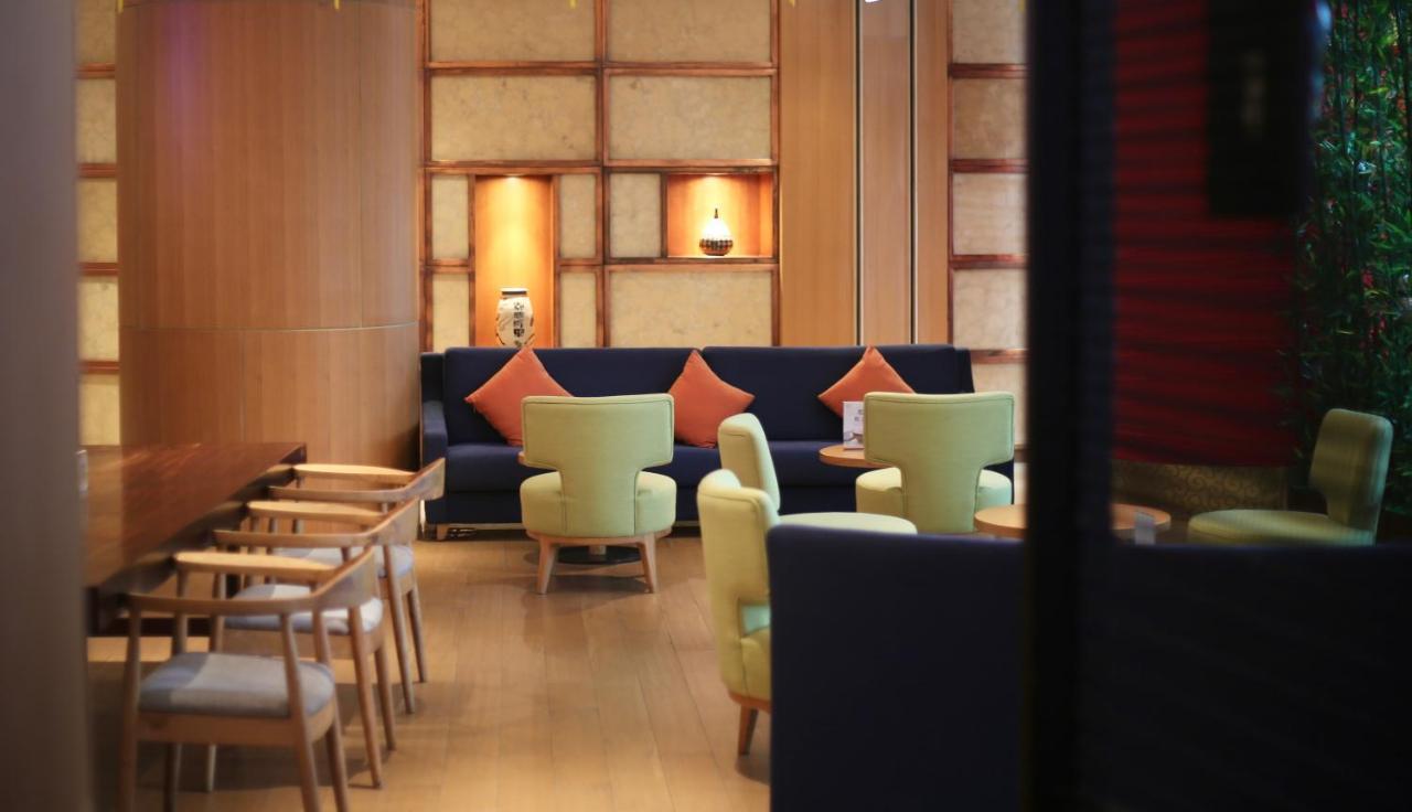 Crowne Plaza Center By Ihg - Offers Free One-way Shuttle To Chimelong Ocean Kingdom Hotel Zhuhai