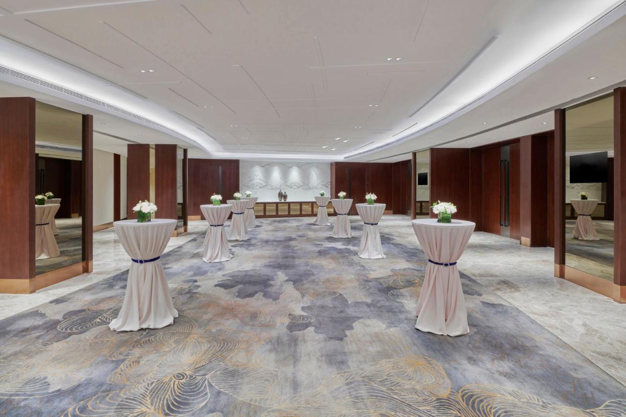 Crowne Plaza Center By Ihg - Offers Free One-way Shuttle To Chimelong Ocean Kingdom