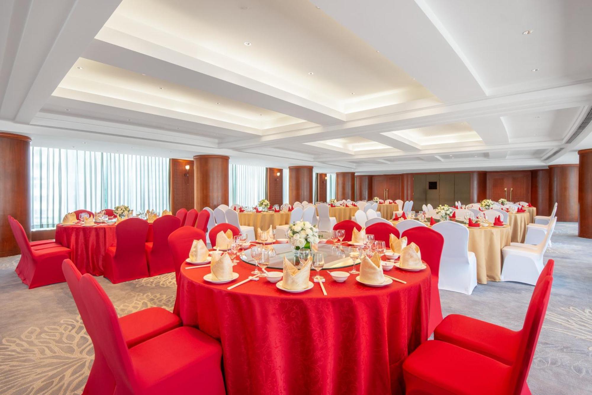 Crowne Plaza Center By Ihg - Offers Free One-way Shuttle To Chimelong Ocean Kingdom Zhuhai