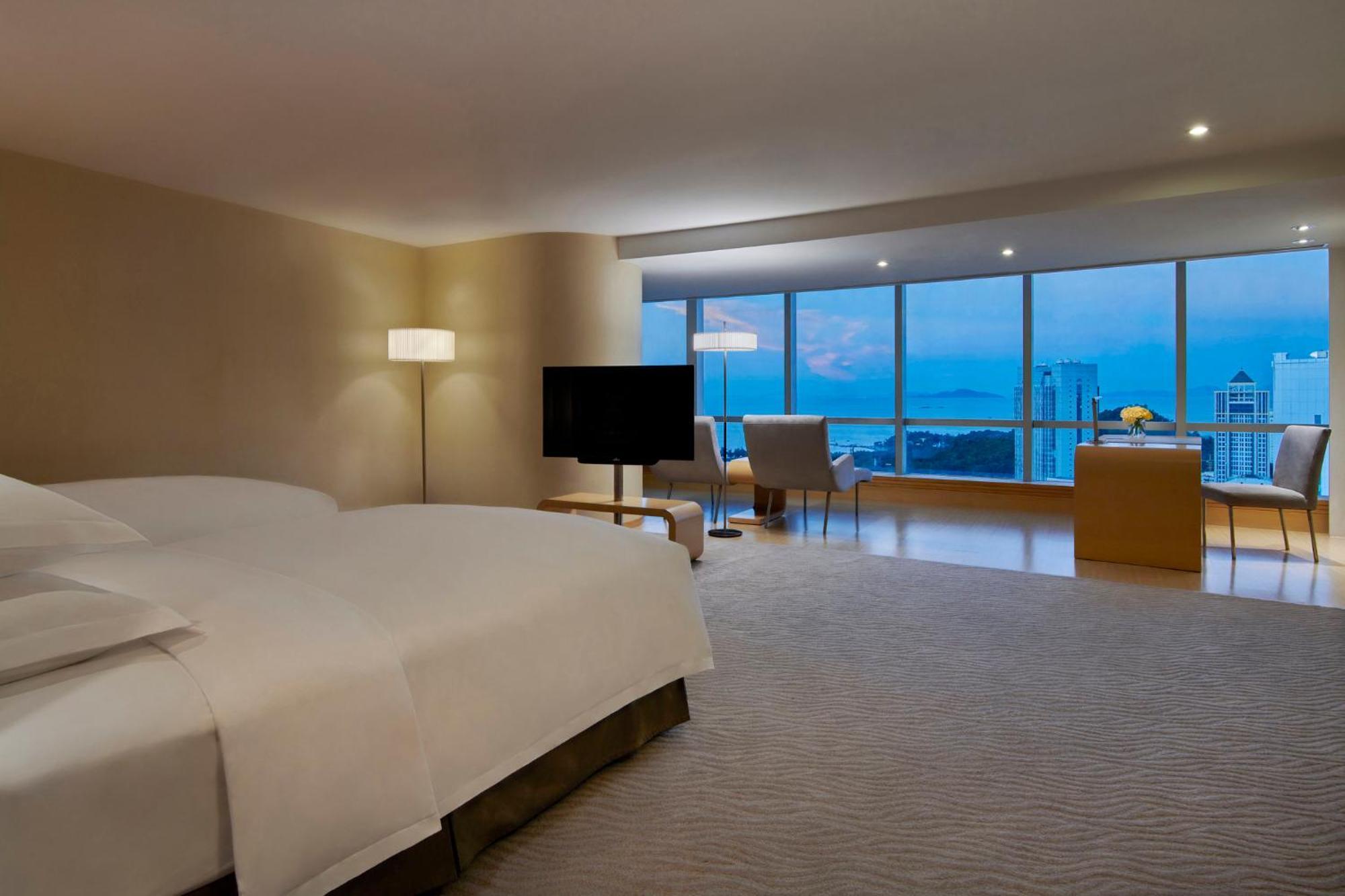 Crowne Plaza Center By Ihg - Offers Free One-way Shuttle To Chimelong Ocean Kingdom Hotel Zhuhai