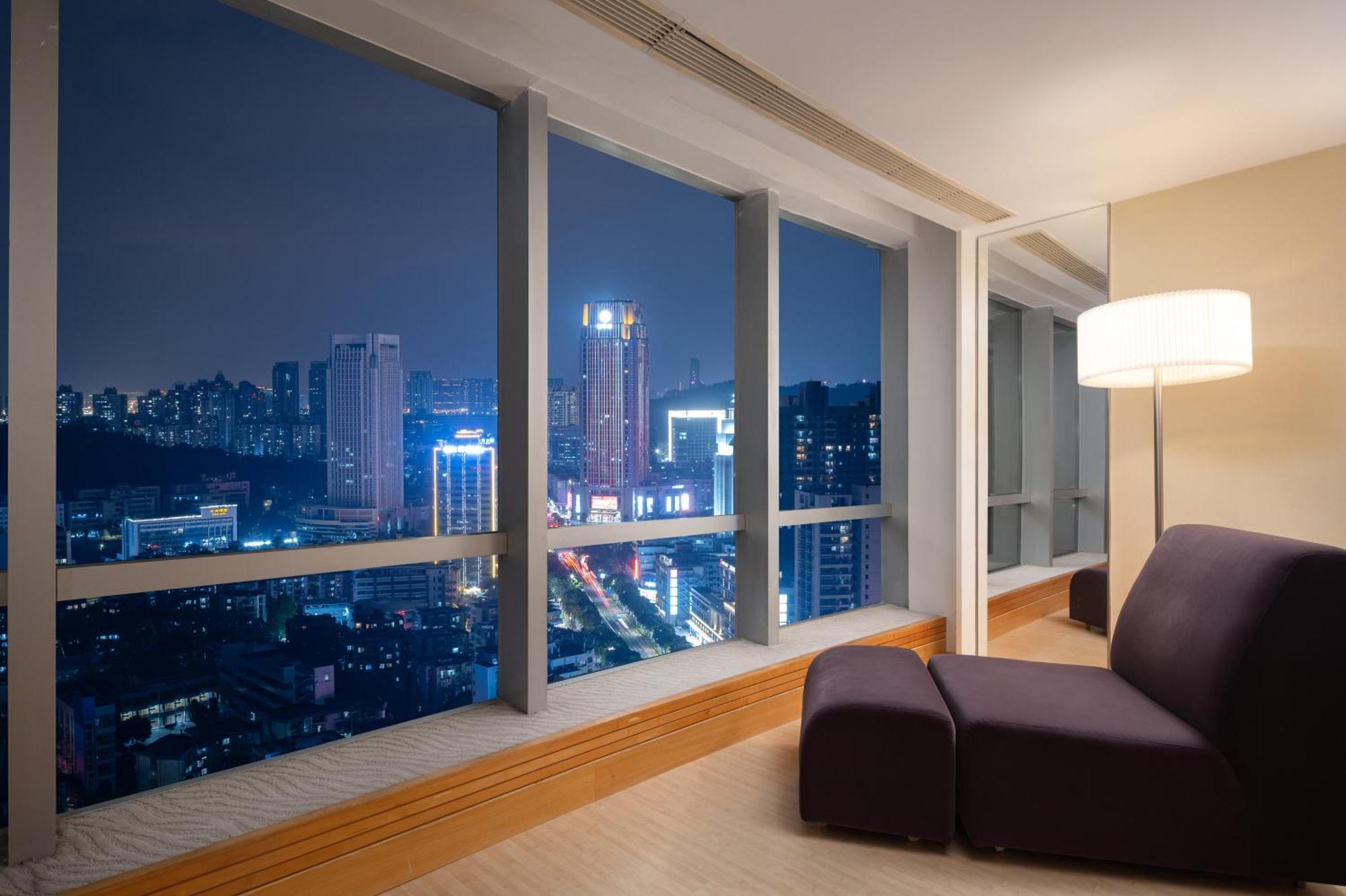 Crowne Plaza Center By Ihg - Offers Free One-way Shuttle To Chimelong Ocean Kingdom 5* Zhuhai