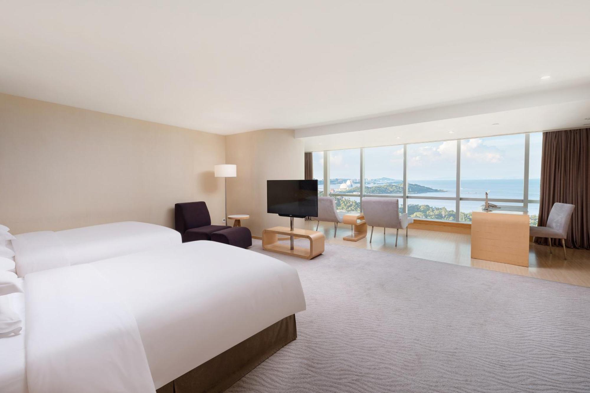 Hotel Crowne Plaza Center By Ihg - Offers Free One-way Shuttle To Chimelong Ocean Kingdom 5*