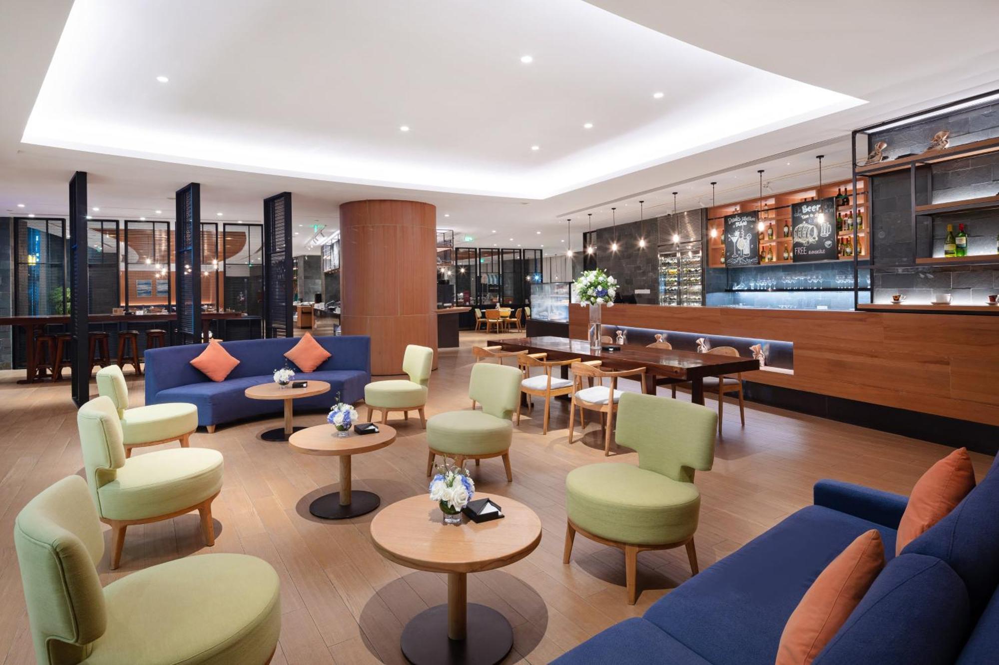 Crowne Plaza Center By Ihg - Offers Free One-way Shuttle To Chimelong Ocean Kingdom Hotel Zhuhai
